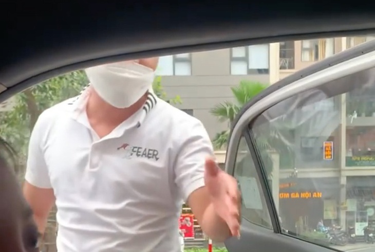 Hãng taxi Thanh Nhàn phản hồi thông tin tài xế ‘chặt chém’ hai người phụ nữ đưa con đi khám bệnh - Ảnh 2. Hãng taxi Thanh Nhàn phản hồi thông tin tài xế ‘chặt chém’ hai người phụ nữ đưa con đi khám bệnh - Ảnh 2.