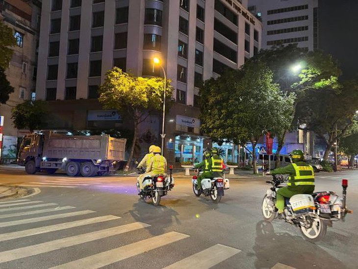 Tăng cường tuần tra xử lý nhiều vi phạm, tạm giữ 15 đối tượng gây rối - Ảnh 2. Tăng cường tuần tra xử lý nhiều vi phạm, tạm giữ 15 đối tượng gây rối - Ảnh 2.