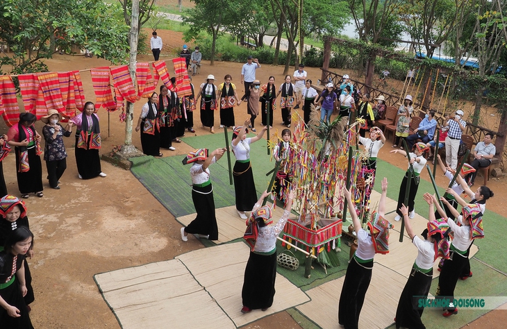 Tái hiện Lễ cầu mưa của dân tộc Thái trắng tại “Ngôi nhà chung” - Ảnh 14.