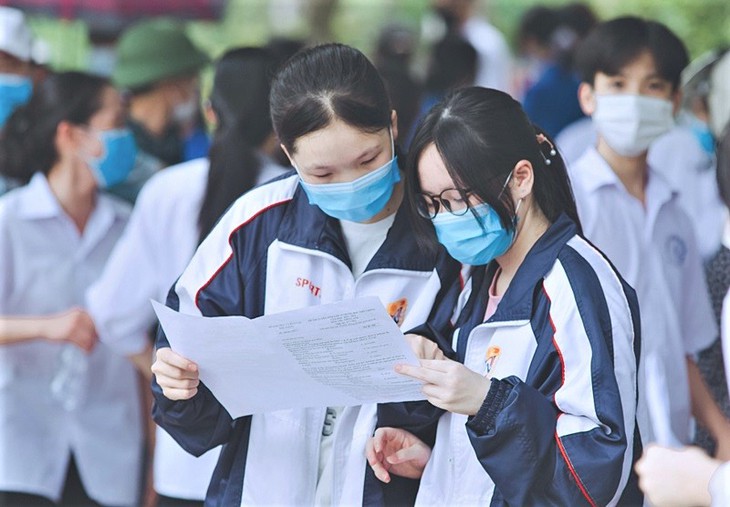Thi tốt nghiệp THPT năm 2022: Bộ Y tế đề xuất F0 đang cách ly tại nhà được dự thi - Ảnh 1.