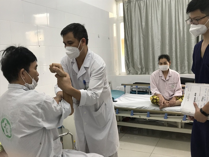 Teo cơ, liệt toàn thân vì ăn hạt muồng tây phòng tiểu đường – những ca đầu tiên ghi nhận ở Việt Nam - Ảnh 1. Teo cơ, liệt toàn thân vì ăn hạt muồng tây phòng tiểu đường – những ca đầu tiên ghi nhận ở Việt Nam - Ảnh 1.