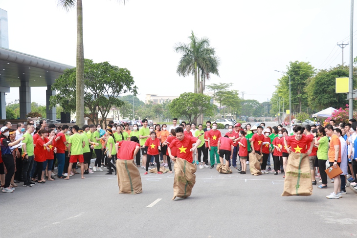 Cán bộ bệnh viện Bệnh nhiệt đới Trung ương tham gia hội thao Cán bộ bệnh viện Bệnh nhiệt đới Trung ương tham gia hội thao