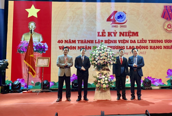 Ngành Da liễu có bước phát triển vượt bậc, bắt kịp xu hướng của thế giới - Ảnh 4. Ngành Da liễu có bước phát triển vượt bậc, bắt kịp xu hướng của thế giới - Ảnh 4.