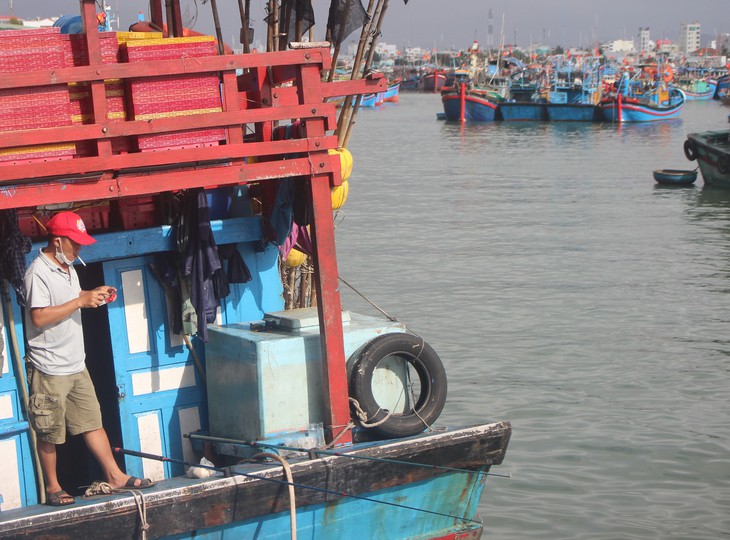 Làn khói thuốc trong cuộc đời ngư dân - Ảnh 3.
