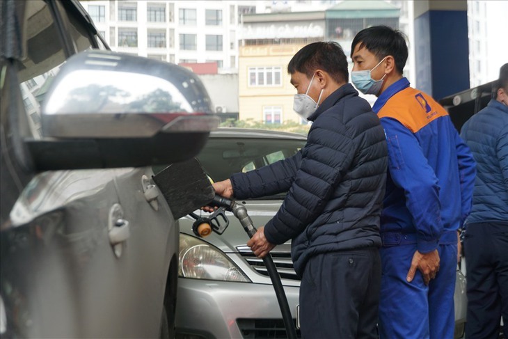 Cách nào để kìm giá xăng dầu? - Ảnh 2.