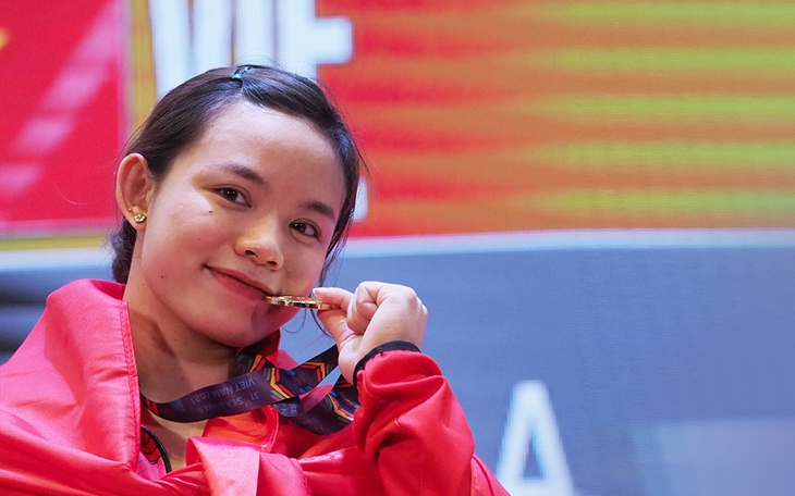 Hotgirl cử tạ Hải Dương nâng bổng 126kg, phá 3 kỷ lục SEA Games
