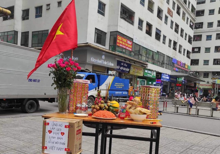 Hà Nội: Cư dân chung cư lắp LED rộng hơn 60m2 cổ vũ cho 2 trận chung kết bóng đá SEA Games 31 - Ảnh 3.