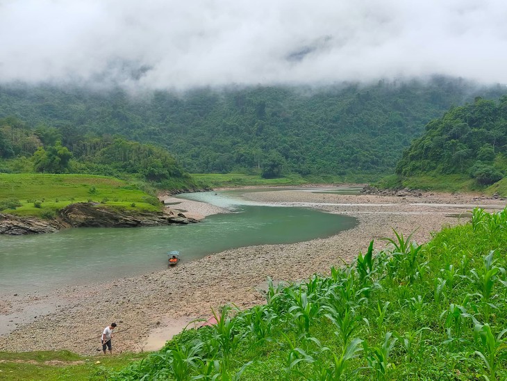 Lật thuyền trên sông Gâm, 2 vợ chồng mất tích trong đêm - Ảnh 1. Lật thuyền trên sông Gâm, 2 vợ chồng mất tích trong đêm - Ảnh 1.