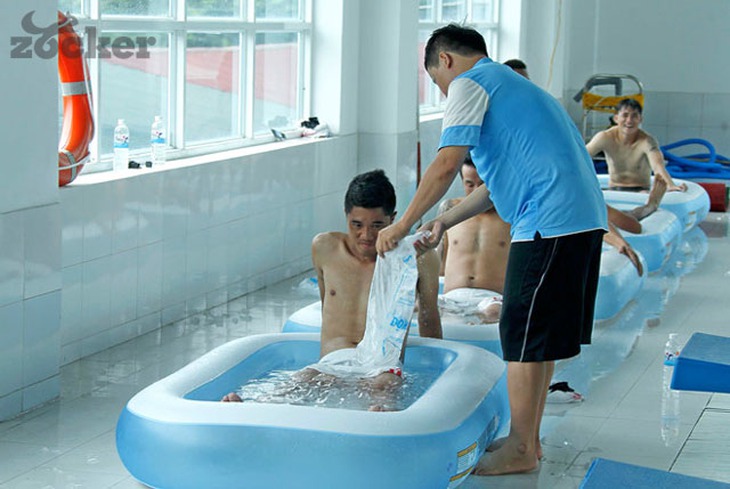 Thực hư phương pháp "Ngâm mình trong nước lạnh" sau khi vận động thể thao của các vận động viên - Ảnh 1. Thực hư phương pháp "Ngâm mình trong nước lạnh" sau khi vận động thể thao của các vận động viên - Ảnh 1.