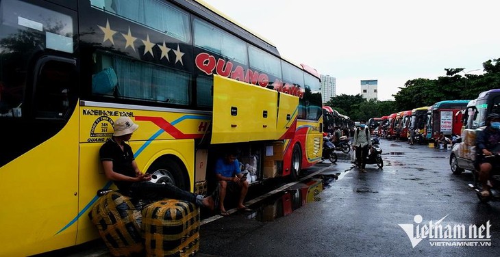 Tình cảnh bi đát, loạt doanh nghiệp vận tải bán xe, nguy cơ phá sản - Ảnh 1.