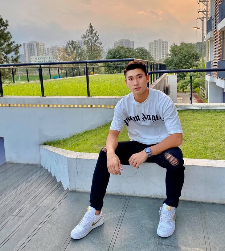 Điều ít biết về "chuyện tình mật ngọt" của "người hùng" vừa có pha ghi bàn bằng đầu đem lại chiến thắng lịch sử cho U23 Việt Nam - Ảnh 4. Điều ít biết về "chuyện tình mật ngọt" của "người hùng" vừa có pha ghi bàn bằng đầu đem lại chiến thắng lịch sử cho U23 Việt Nam - Ảnh 4.