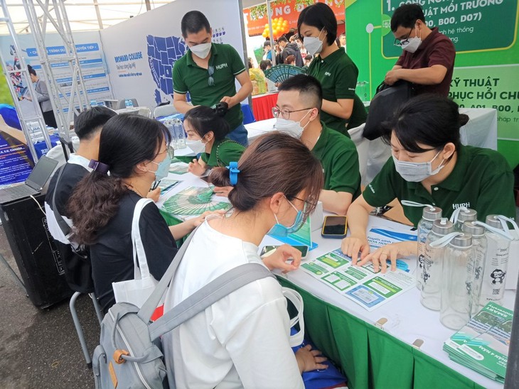 Tăng học phí có đi đôi với chất lượng? - Ảnh 1.