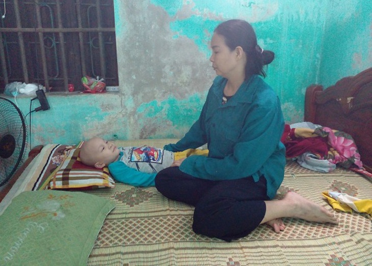 MS 757: Xót xa bé trai bị ung thư mẹ rời đi khi mới 4 tháng tuổi sống nhờ tình thương của bà - Ảnh 2. MS 757: Xót xa bé trai bị ung thư mẹ rời đi khi mới 4 tháng tuổi sống nhờ tình thương của bà - Ảnh 2.