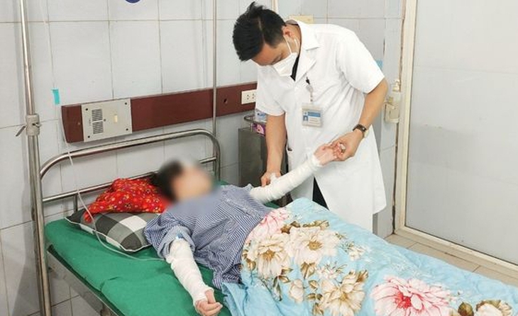 Nữ sinh lớp 9 cấp cứu vì bóng chứa khí hydro phát nổ - Ảnh 1. Nữ sinh lớp 9 cấp cứu vì bóng chứa khí hydro phát nổ - Ảnh 1.