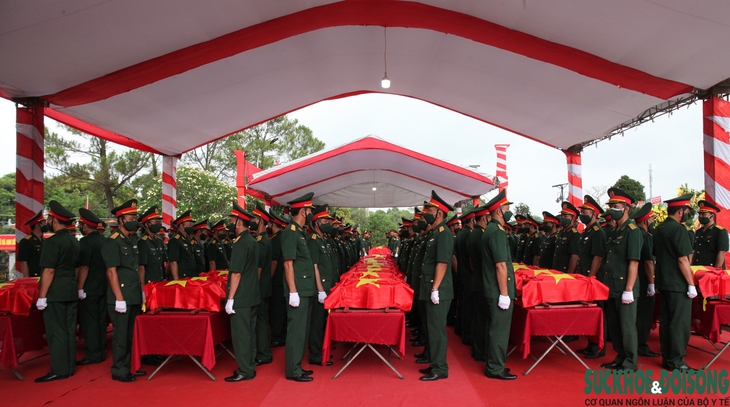 An táng 103 hài cốt liệt sĩ quân tình nguyện, chuyên gia Việt Nam hy sinh ở Lào - Ảnh 4. An táng 103 hài cốt liệt sĩ quân tình nguyện, chuyên gia Việt Nam hy sinh ở Lào - Ảnh 4.