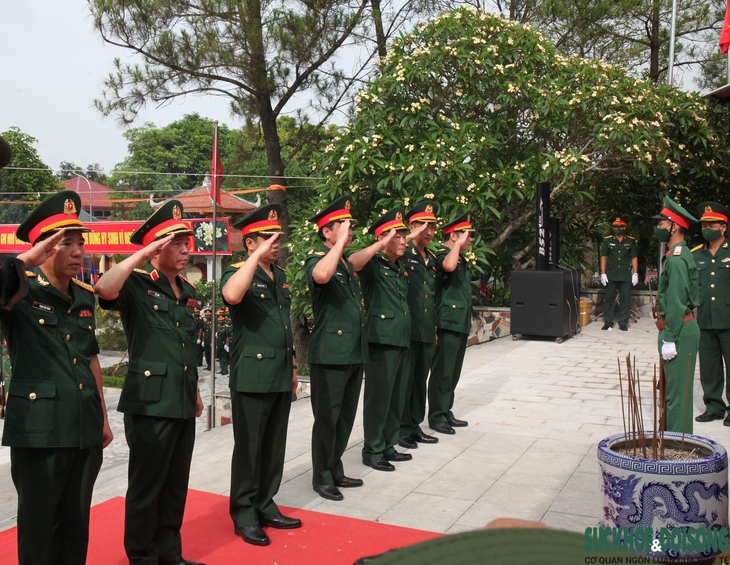 An táng 103 hài cốt liệt sĩ quân tình nguyện, chuyên gia Việt Nam hy sinh ở Lào - Ảnh 8. An táng 103 hài cốt liệt sĩ quân tình nguyện, chuyên gia Việt Nam hy sinh ở Lào - Ảnh 8.