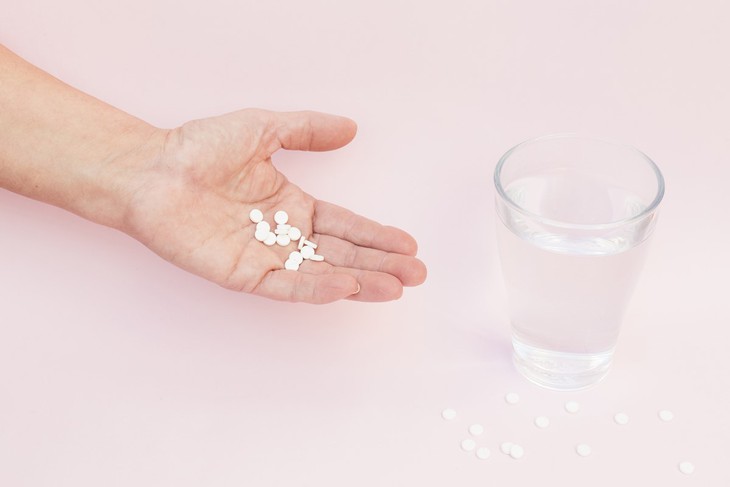 Tác dụng phụ của thuốc giảm đau xương khớp meloxicam và cách phòng tránh - Ảnh 1.