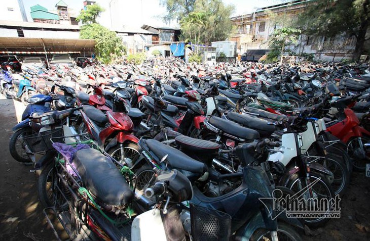 Xử lý hậu quả rất phức tạp khi cháy bãi giữ xe vi phạm giao thông - Ảnh 1.