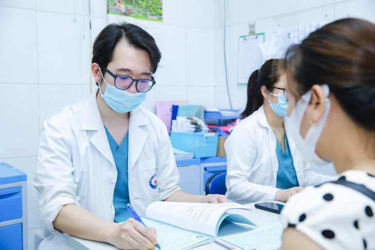 Bố mẹ cùng mang gen bệnh tan máu bẩm sinh có sinh con khoẻ mạnh? - Ảnh 1.