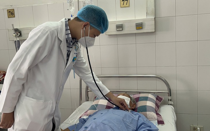 Cụ ông suýt mất chân do tắc động mạch 