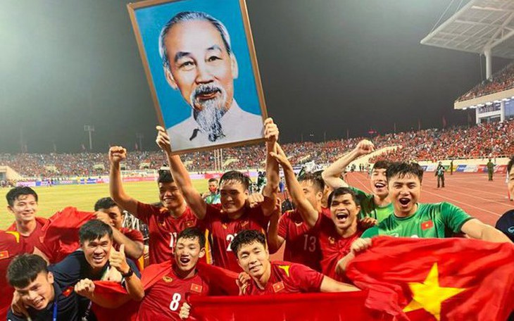 Trình Chủ tịch nước tặng Huân chương lao động hạng Ba cho U23 Việt Nam và Đội tuyển bóng đá nữ