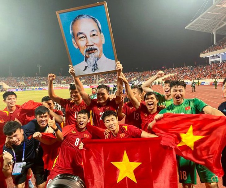 Trình Chủ tịch nước tặng Huân chương lao động hạng Ba cho U23 Việt Nam và Đội tuyển bóng đá nữ - Ảnh 2. Trình Chủ tịch nước tặng Huân chương lao động hạng Ba cho U23 Việt Nam và Đội tuyển bóng đá nữ - Ảnh 2.