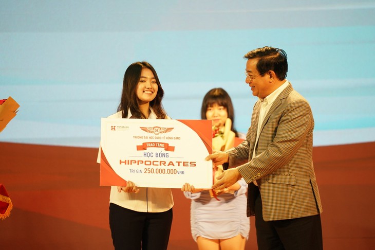 Trao học bổng Hippocrates cho các sinh viên tương lai của HIU - Ảnh 3. Trao học bổng Hippocrates cho các sinh viên tương lai của HIU - Ảnh 3.