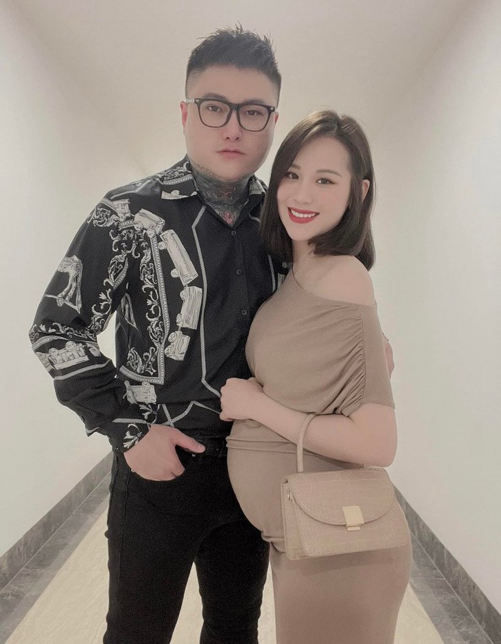 Vợ đẹp kém 10 tuổi của Vũ Duy Khánh sinh con trai, em bé "sao y bản chính" - Ảnh 6.