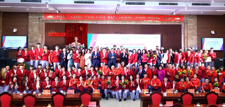 Hà Nội thưởng hơn 17 tỷ đồng cho các VĐV, HLV của thành phố đạt thành tích cao tại SEA Games 31 - Ảnh 2. Hà Nội thưởng hơn 17 tỷ đồng cho các VĐV, HLV của thành phố đạt thành tích cao tại SEA Games 31 - Ảnh 2.