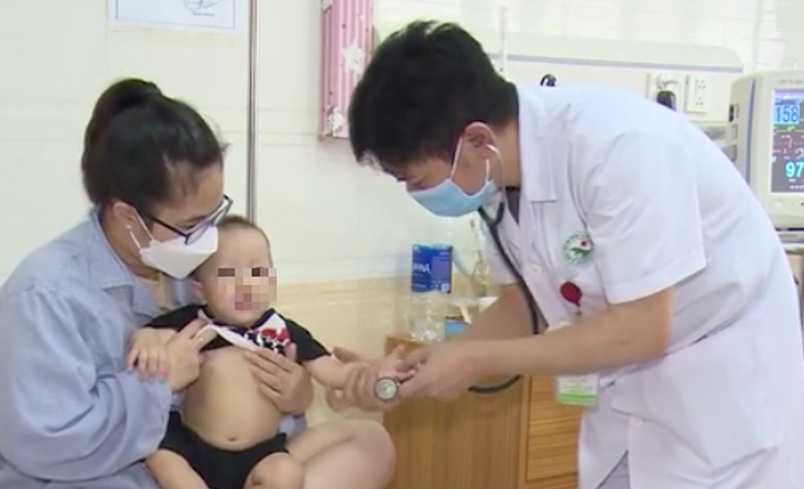 Hà Nội: Thời tiết nắng - mưa liên tục, gia tăng trẻ nhập viện - Ảnh 3.