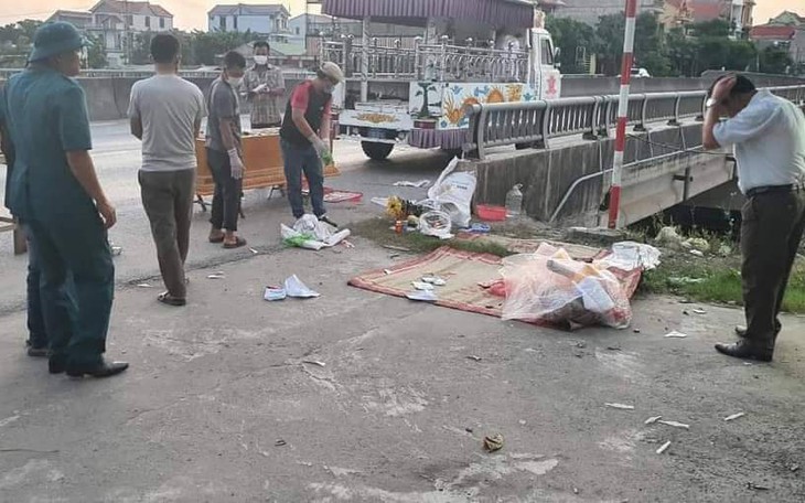 Xót xa vợ chồng nghèo tử nạn khi đi đánh cá mưu sinh, bỏ lại đàn con thơ