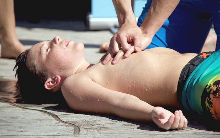 Liên tiếp xảy ra đuối nước thương tâm: Cần sơ cứu đúng cách - Ảnh 4. Liên tiếp xảy ra đuối nước thương tâm: Cần sơ cứu đúng cách - Ảnh 4.