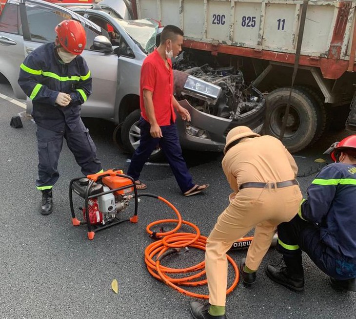139 người thương vong do tai nạn giao thông trong dịp nghỉ lễ 30/4-1/5 - Ảnh 2. 139 người thương vong do tai nạn giao thông trong dịp nghỉ lễ 30/4-1/5 - Ảnh 2.