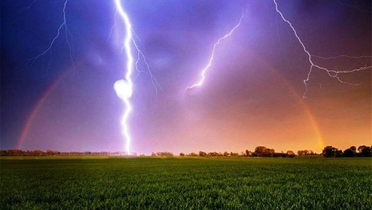 Đi bắt nghêu, hai mẹ con bị sét đánh tử vong thương tâm