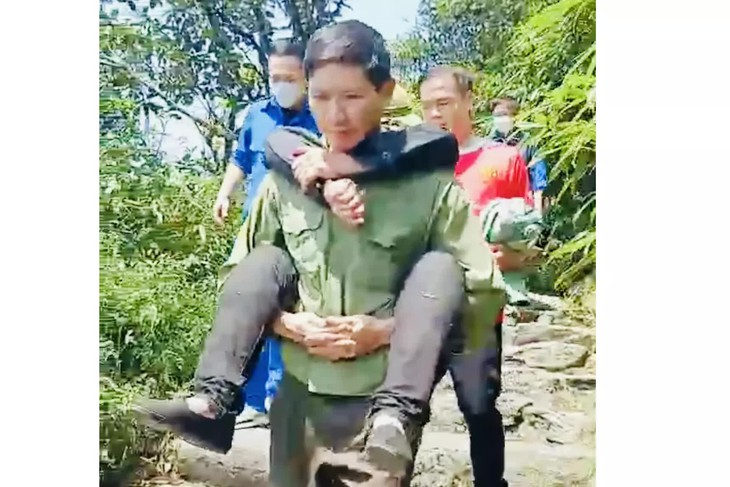 Người phụ nữ bị rơi xuống vực kể lại 7 ngày bới rác tìm nước uống - Ảnh 3. Người phụ nữ bị rơi xuống vực kể lại 7 ngày bới rác tìm nước uống - Ảnh 3.