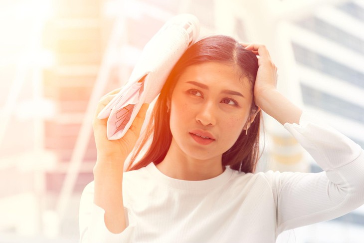 Khô mắt ngày hè, chuyện tưởng không mà lại có - Ảnh 1.