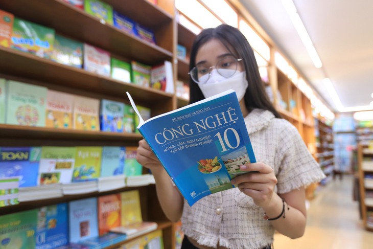 Hình thức hay nội dung sách giáo khoa quan trọng hơn? - Ảnh 2. Hình thức hay nội dung sách giáo khoa quan trọng hơn? - Ảnh 2.