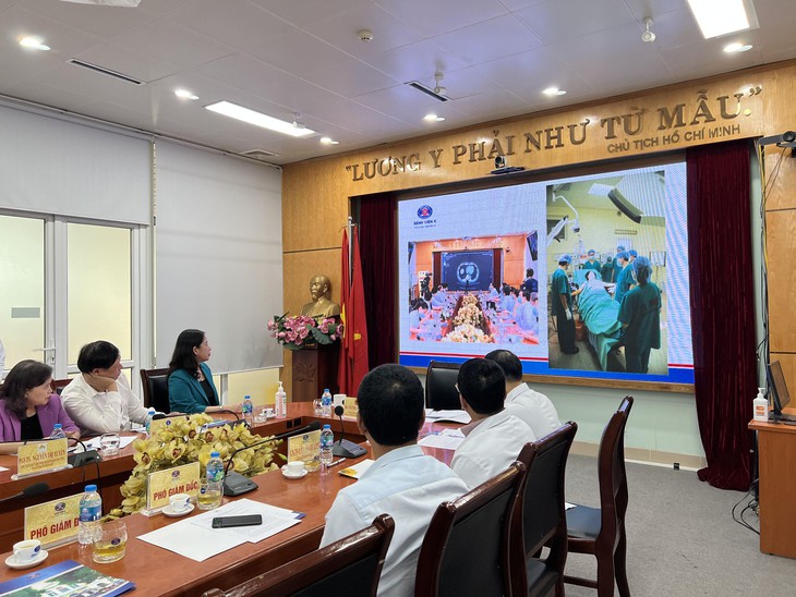 Phó Chủ tịch nước thăm và tặng quà các bệnh nhi ung thư dịp 1/6 - Ảnh 1.