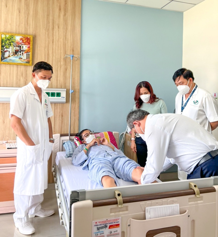 Phẫu thuật thành công khớp gối cho "nữ hoàng tốc độ" Lê Tú Chinh - Ảnh 1.