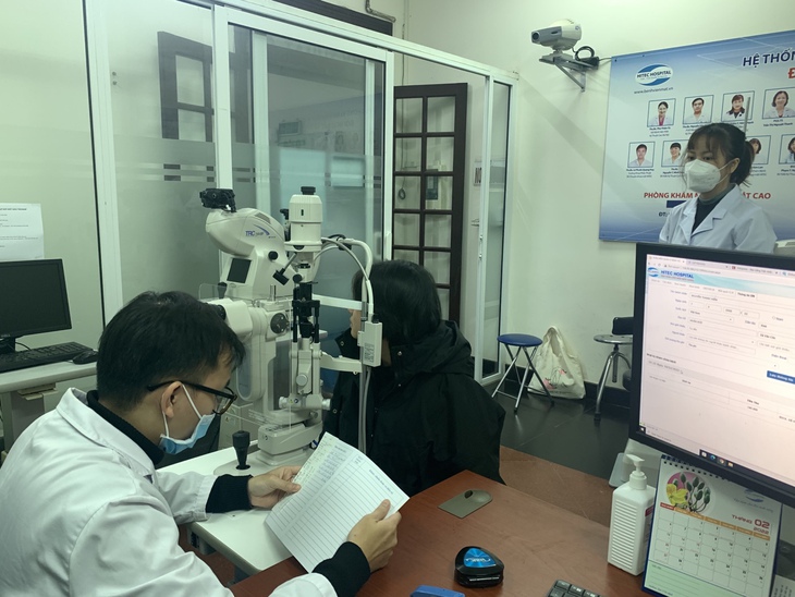 Nhức mỏi mắt, nhìn mờ, đeo kính thấy rõ hơn nhưng không phải…cận thị! - Ảnh 1.