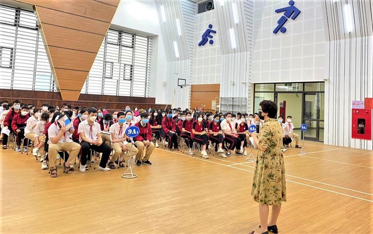 Khi trẻ căng thẳng, phụ huynh hãy là nhà tâm lý cho con em mình - Ảnh 2.