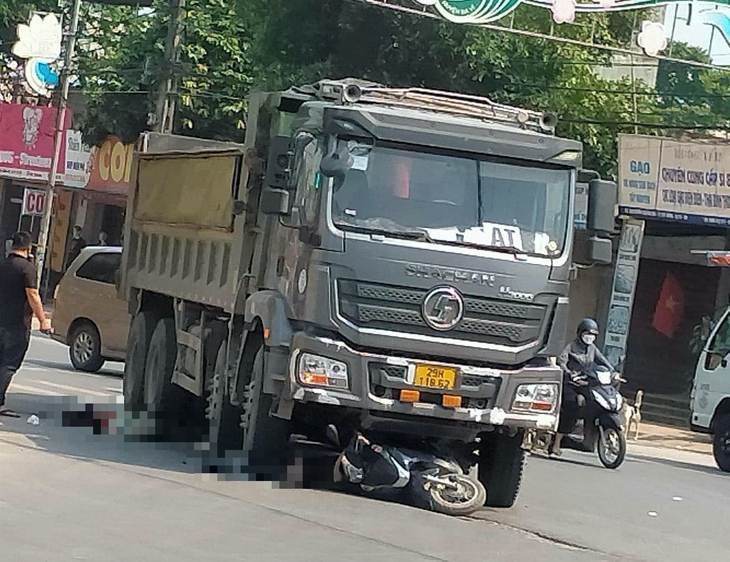 3 mẹ con tử vong thương tâm sau va chạm với xe tải ‘hổ vồ’ - Ảnh 2. 3 mẹ con tử vong thương tâm sau va chạm với xe tải ‘hổ vồ’ - Ảnh 2.