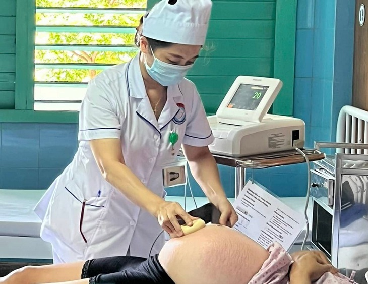 Nỗi lòng của những người làm công việc chăm sóc sức khoẻ sản phụ và trẻ sơ sinh - Ảnh 1.