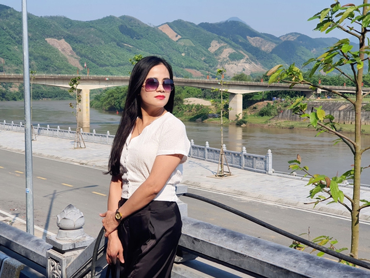 Ngắm nhan sắc đời thực của bà chị chồng đáng ghét trong phim "Thương ngày nắng về" - Ảnh 4.