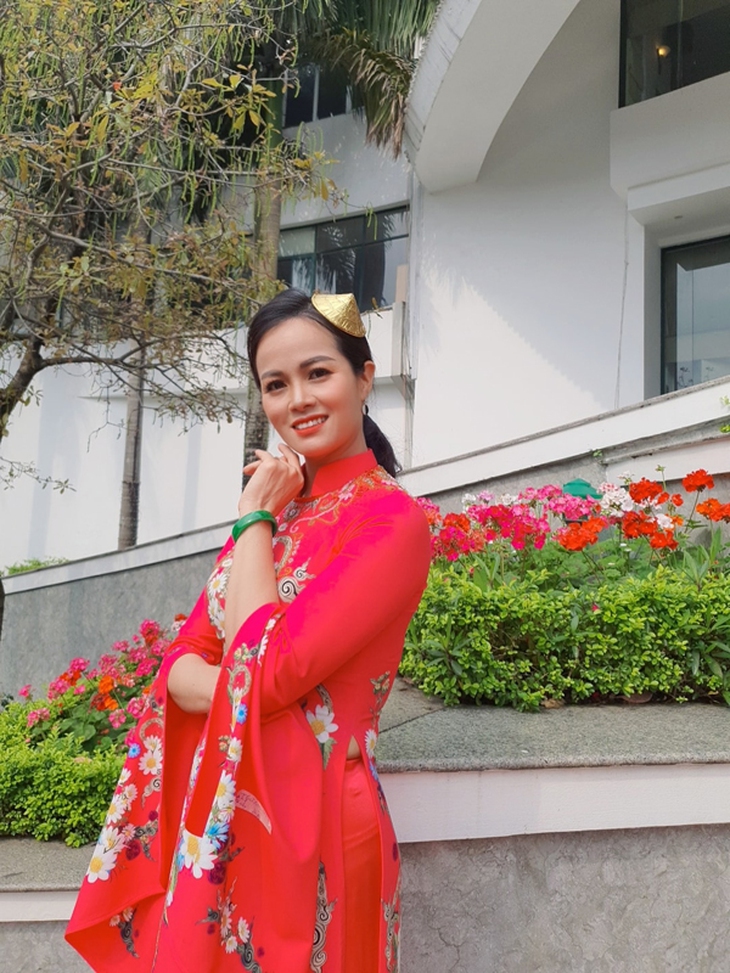 Ngắm nhan sắc đời thực của bà chị chồng đáng ghét trong phim "Thương ngày nắng về" - Ảnh 10.