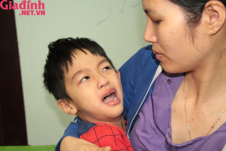 Ám ảnh tiếng khóc bé trai 5 tuổi mắc bệnh u não ở Hải Dương và nỗi đau vợ chồng trẻ - Ảnh 9. Ám ảnh tiếng khóc bé trai 5 tuổi mắc bệnh u não ở Hải Dương và nỗi đau vợ chồng trẻ - Ảnh 9.