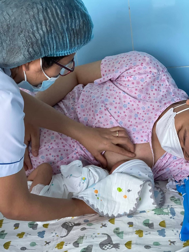 Nỗi lòng của những người làm công việc chăm sóc sức khoẻ sản phụ và trẻ sơ sinh - Ảnh 4.
