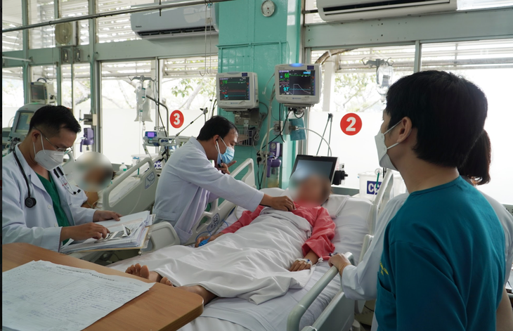 Bị tai biến nặng sau tiêm filler, người phụ nữ phải can thiệp ECMO và chạy thận
 - Ảnh 1.
