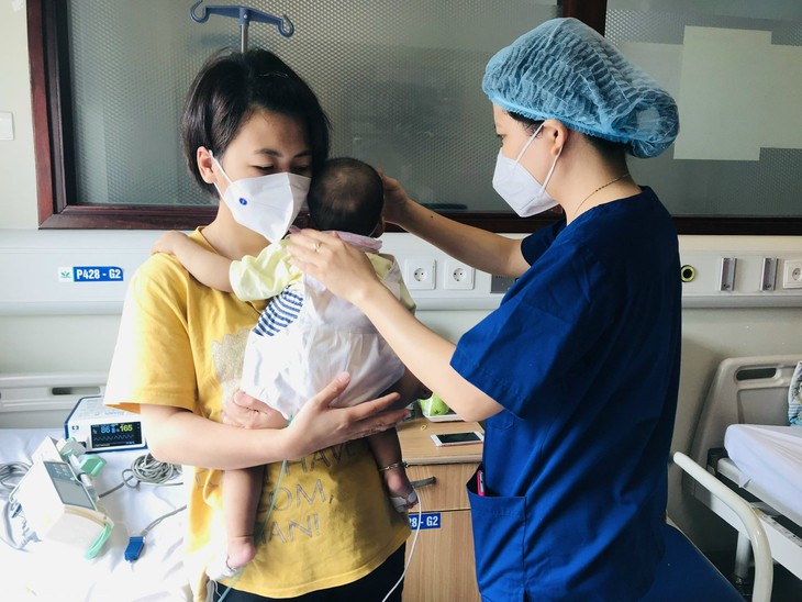Điều dưỡng chiếm tới 70% lực lượng phục vụ tại các cơ sở khám chữa bệnh ở nước ta - Ảnh 1.