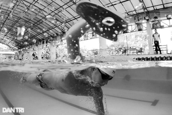 Lặn bể bơi ngắm 'kình ngư' em trai Ánh Viên tập luyện cho SEA Games 31 - Ảnh 5. Lặn bể bơi ngắm 'kình ngư' em trai Ánh Viên tập luyện cho SEA Games 31 - Ảnh 5.